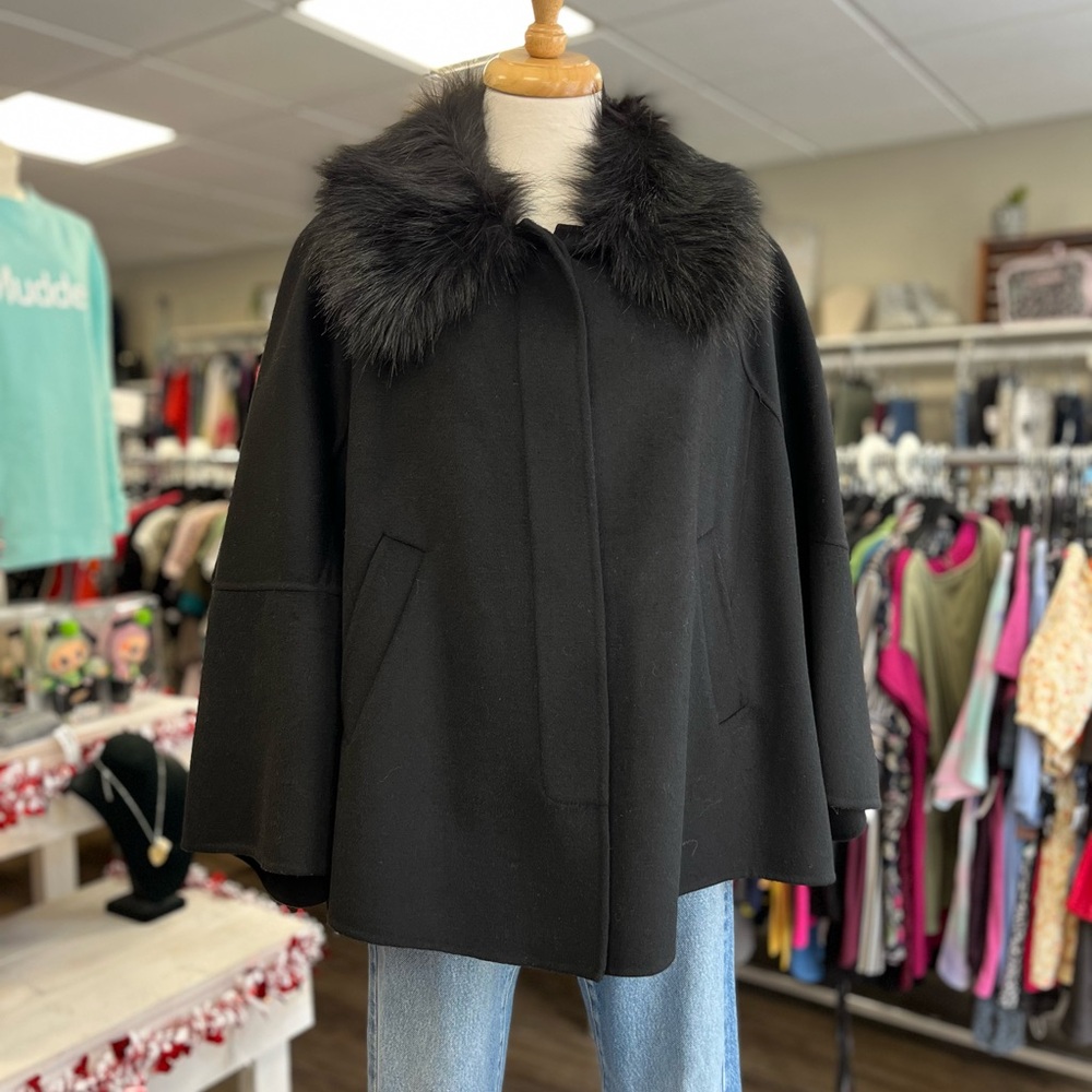 Elegant Black Fur Collar Women's Coat